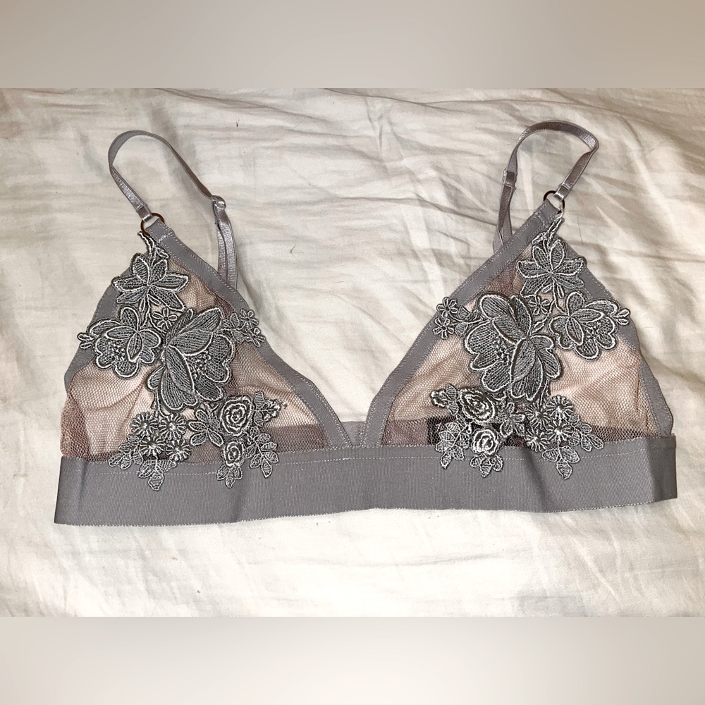 BNWT $98 RARE For love of lemons sheer gray floral appliqué triangle bra L